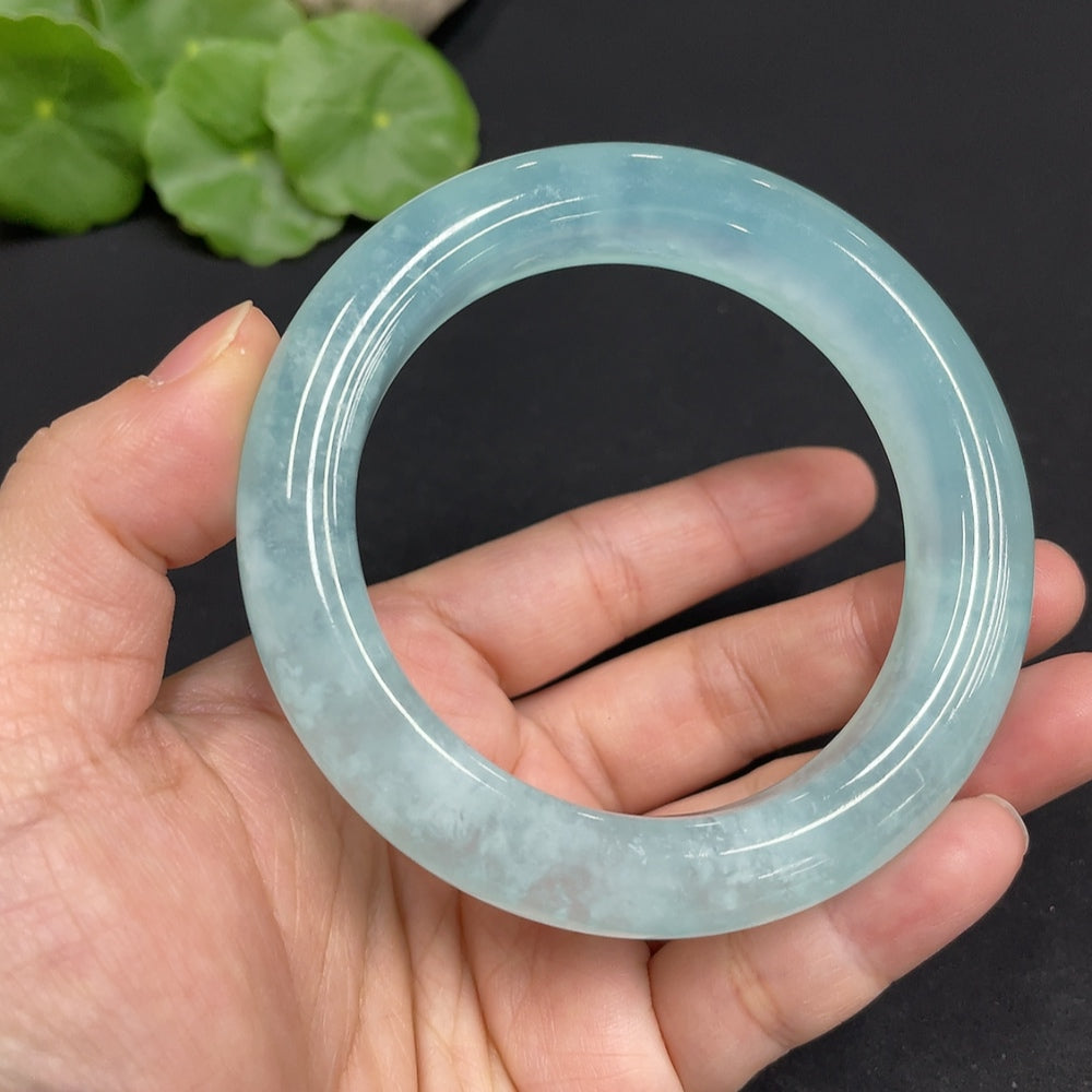 Huiliu Celestial Blue Frost jade bracelet with round serpentine jade beads, certified by HUILIU HQ.
