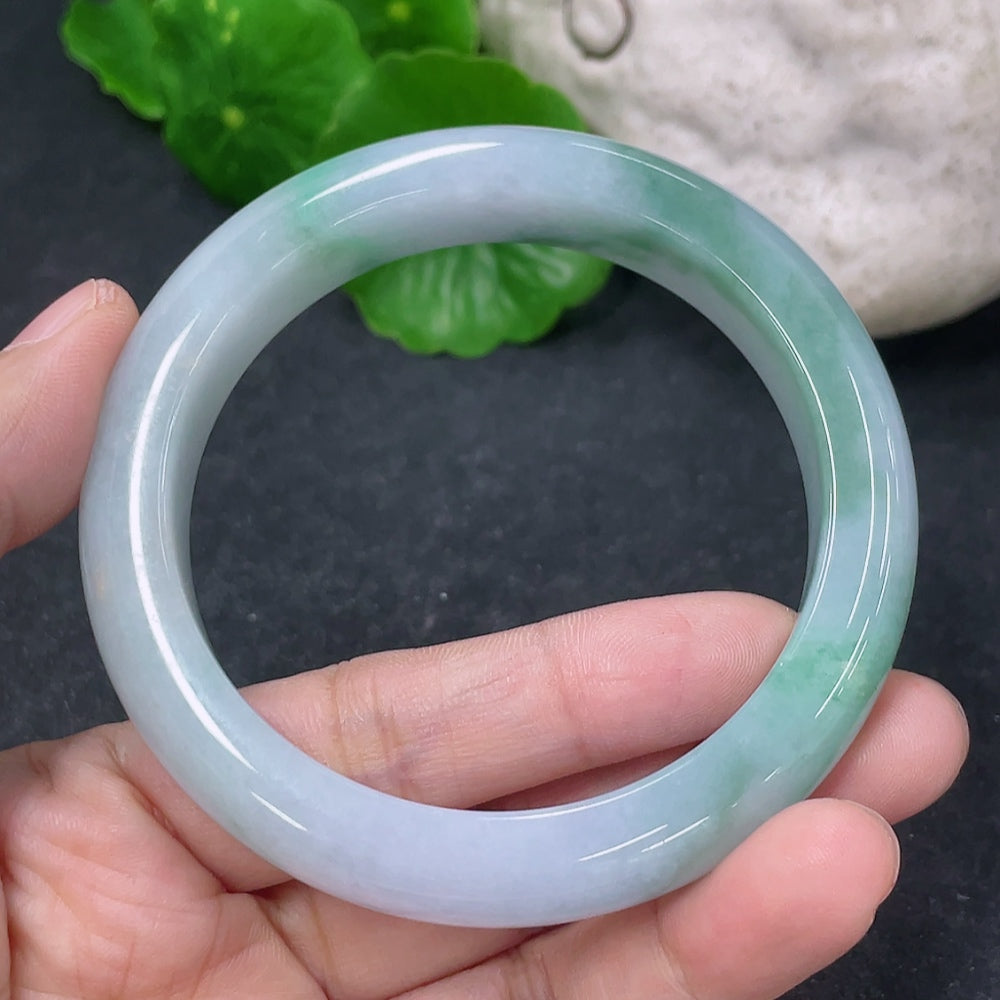 HKHQ jadeite round bracelet with 57.3g weight and size 54.3, featuring smooth, polished jade stones in a circular design.