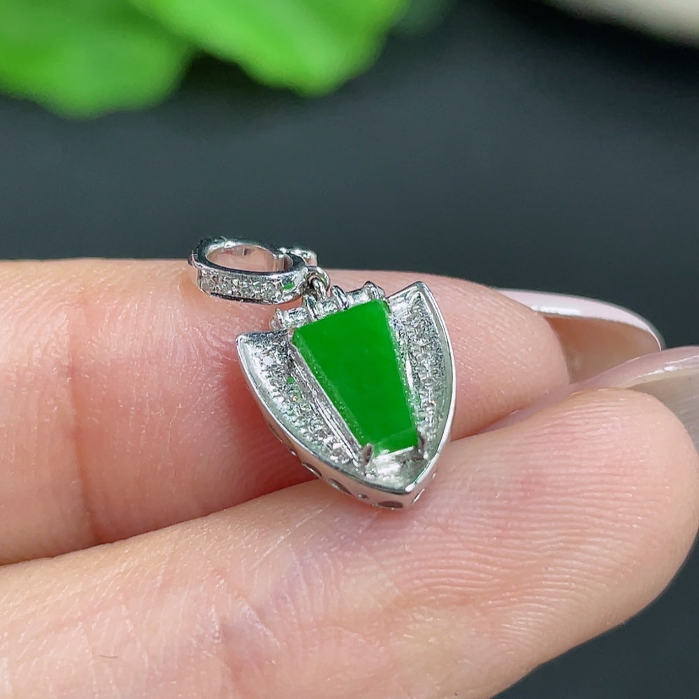 Jadeite inlaid pendant 18k non-diamond too small to determine total product weight approx. 1.18g