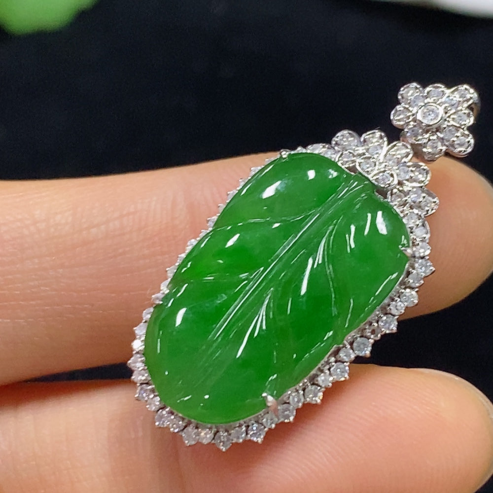Jadeite Pendant Leaf 18k Gold Inlaid with Diamonds Total Weight Approx. 4.88g