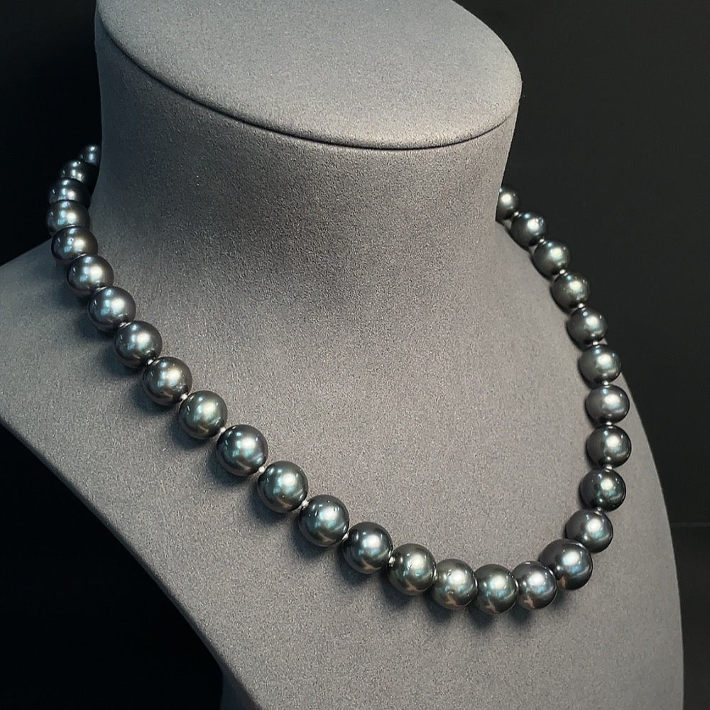 HKHQ seawater pearl strand with 9.8-13.1mm pearls, non-gold setting, weighing about 81.44g, showcasing lustrous pearl necklace.
