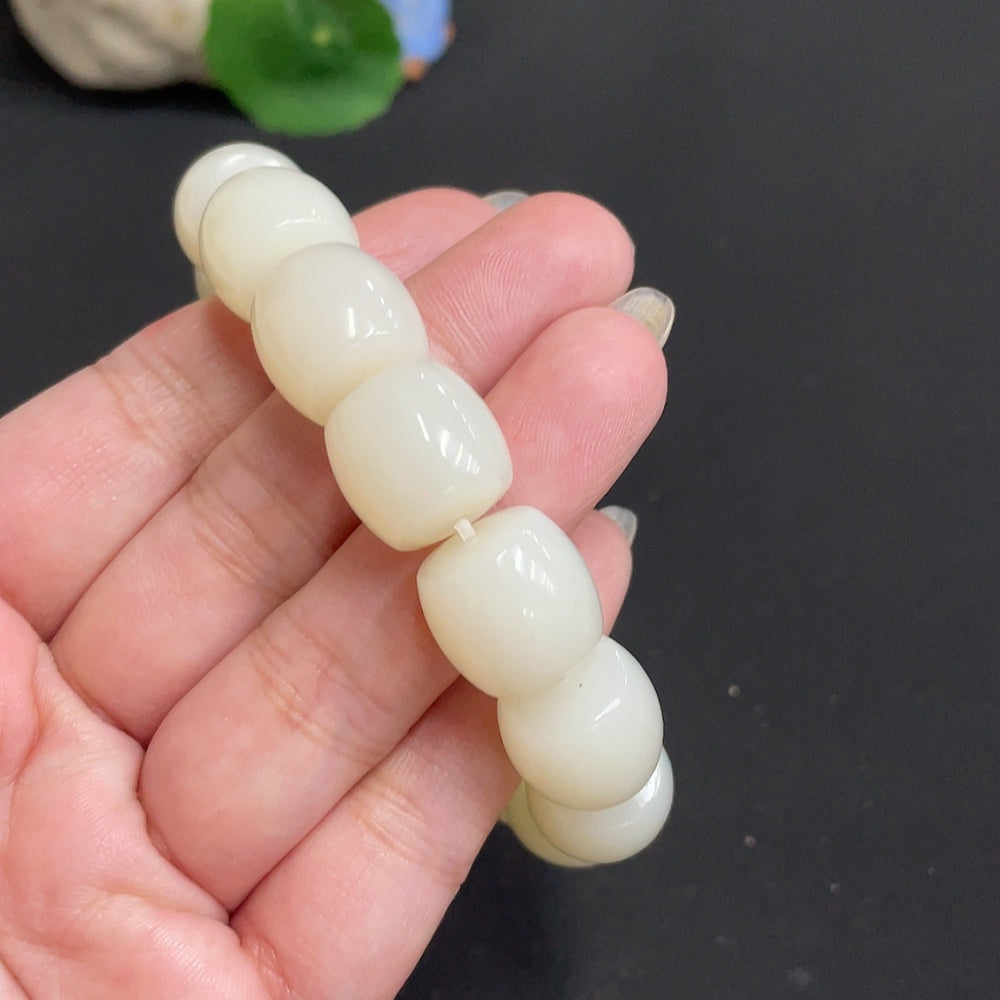 Hetian jade bracelet with 14.8mm beads, 83g weight, 18k gold content, natural jade, no hallmark, from HUILIU HQ.