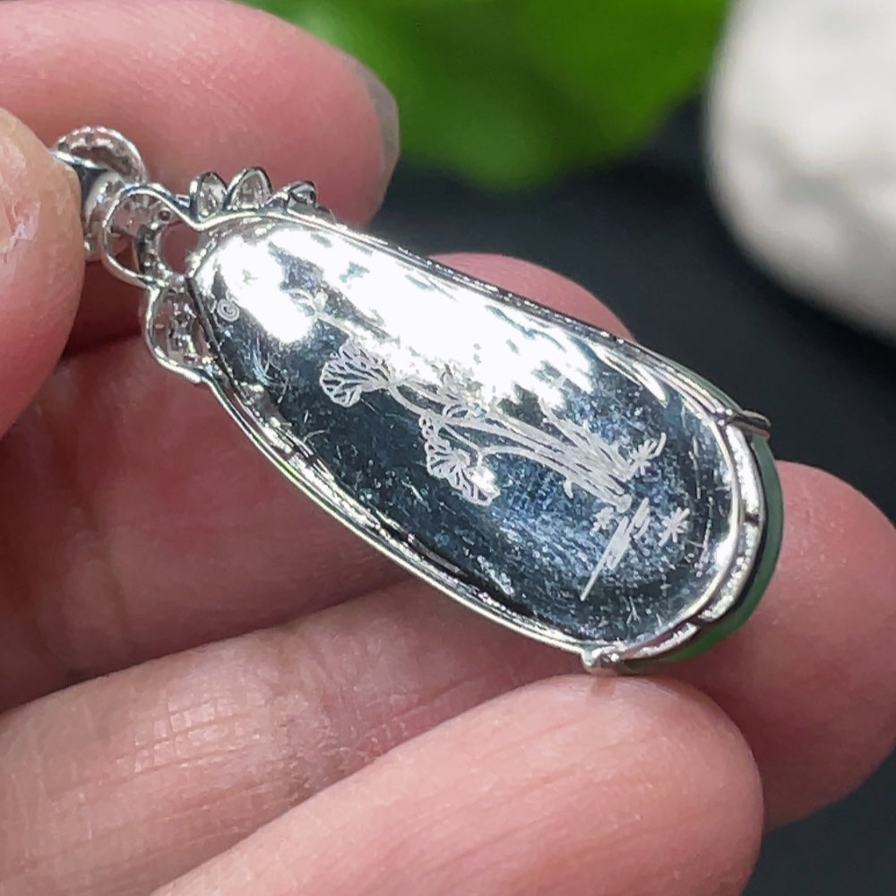 Jadeite Bean Pendant with 18K Gold and Diamond Accents, Total Weight Approx. 3.9g