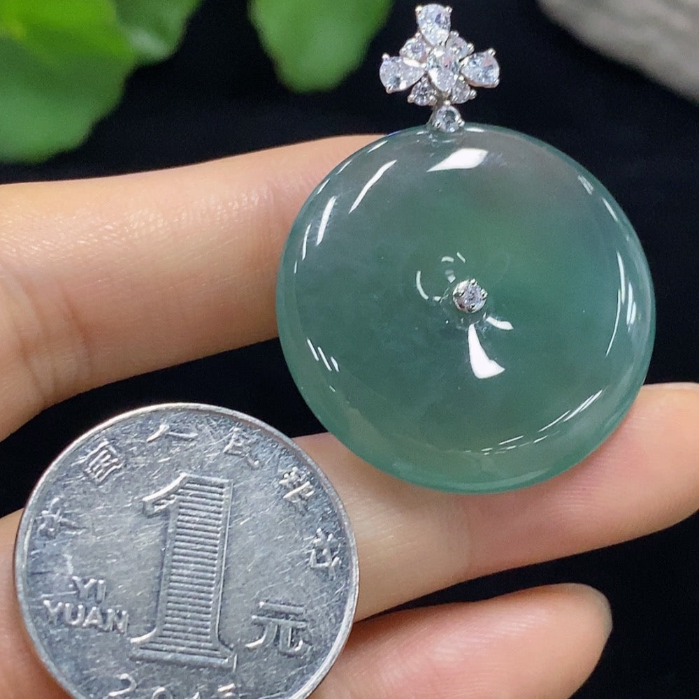 Jadeite Pendant Peace Buckle with 18k Buckle Head, Non-Diamond, Total Weight Approx. 10.97g