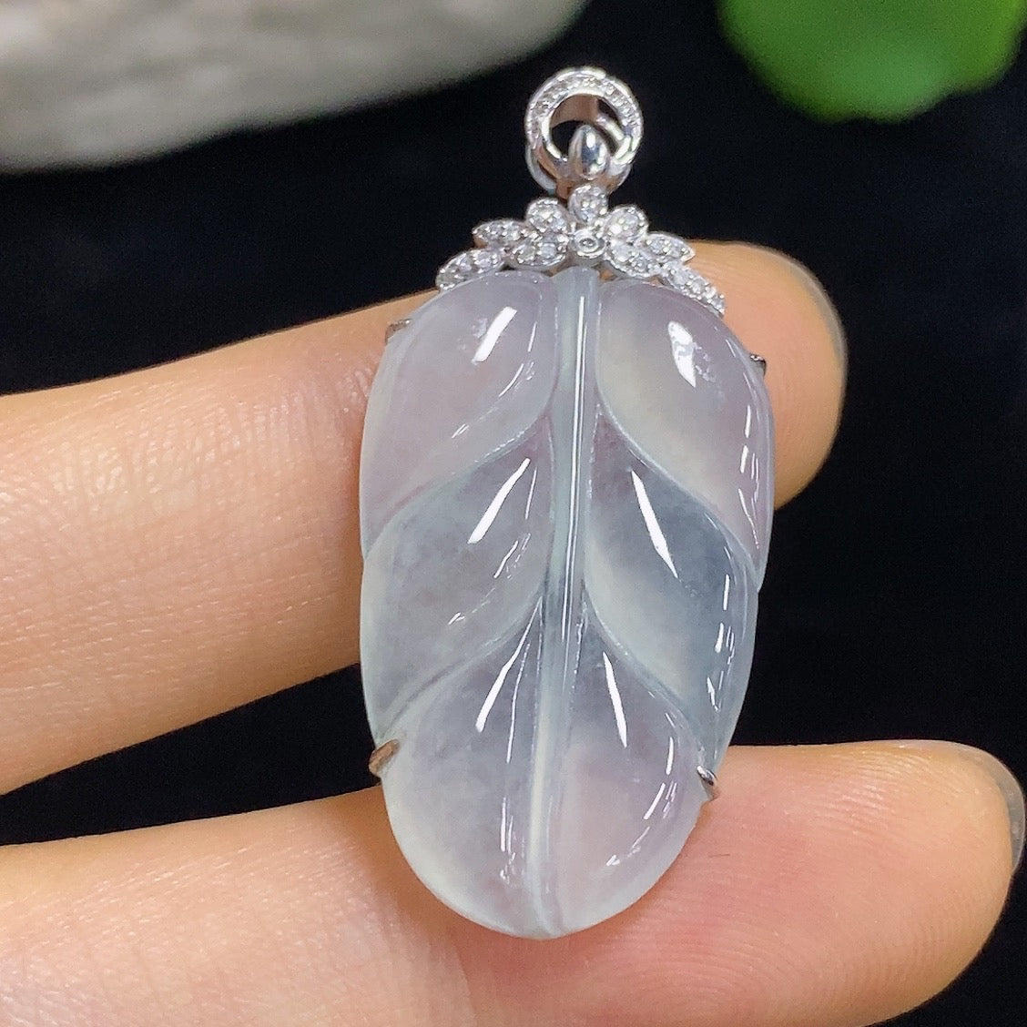 Jadeite pendant leaf necklace in 18k gold with diamond accent, weighing approximately 4.5g, from HKHQ.