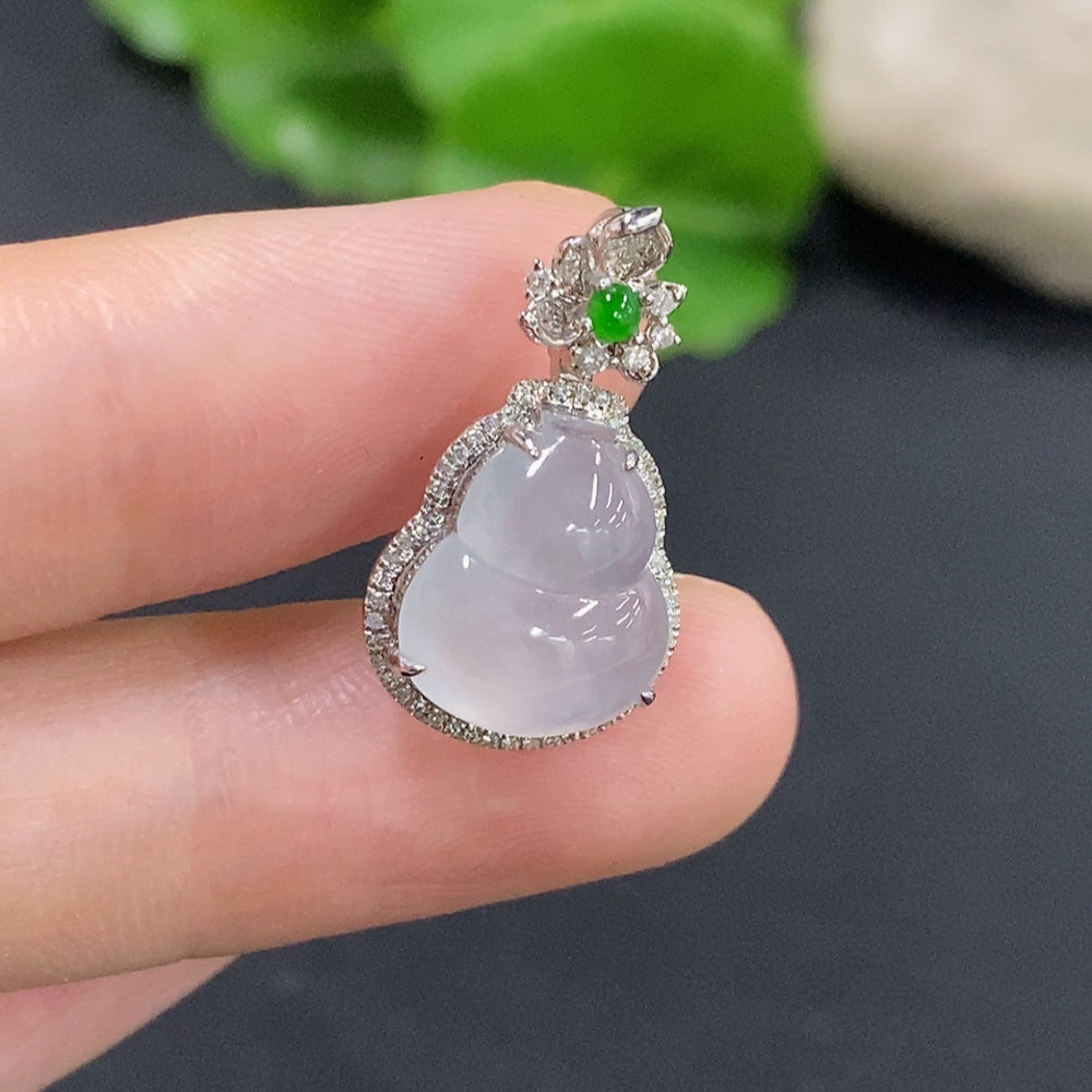 Jadeite pendant shaped like a gourd with 18k gold and diamond accents, weighing approximately 1.9g, jewelry by HKHQ.