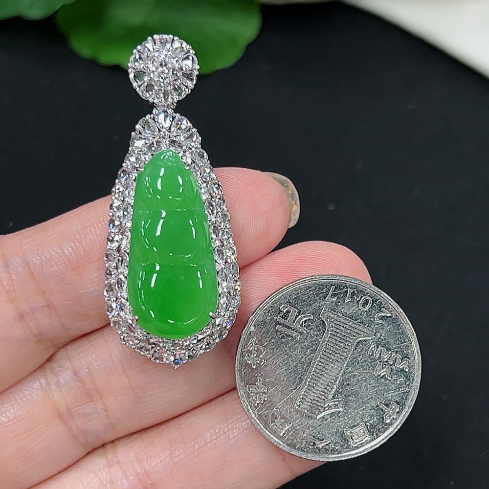 Jadeite Auspicious Bean Pendant with 18K Gold Setting (Diamond Accents)