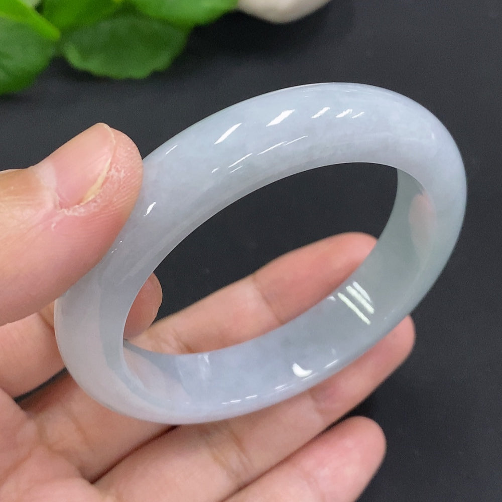 Huiliu certified jadeite round bangle showcasing smooth, polished green jade with a glossy finish.