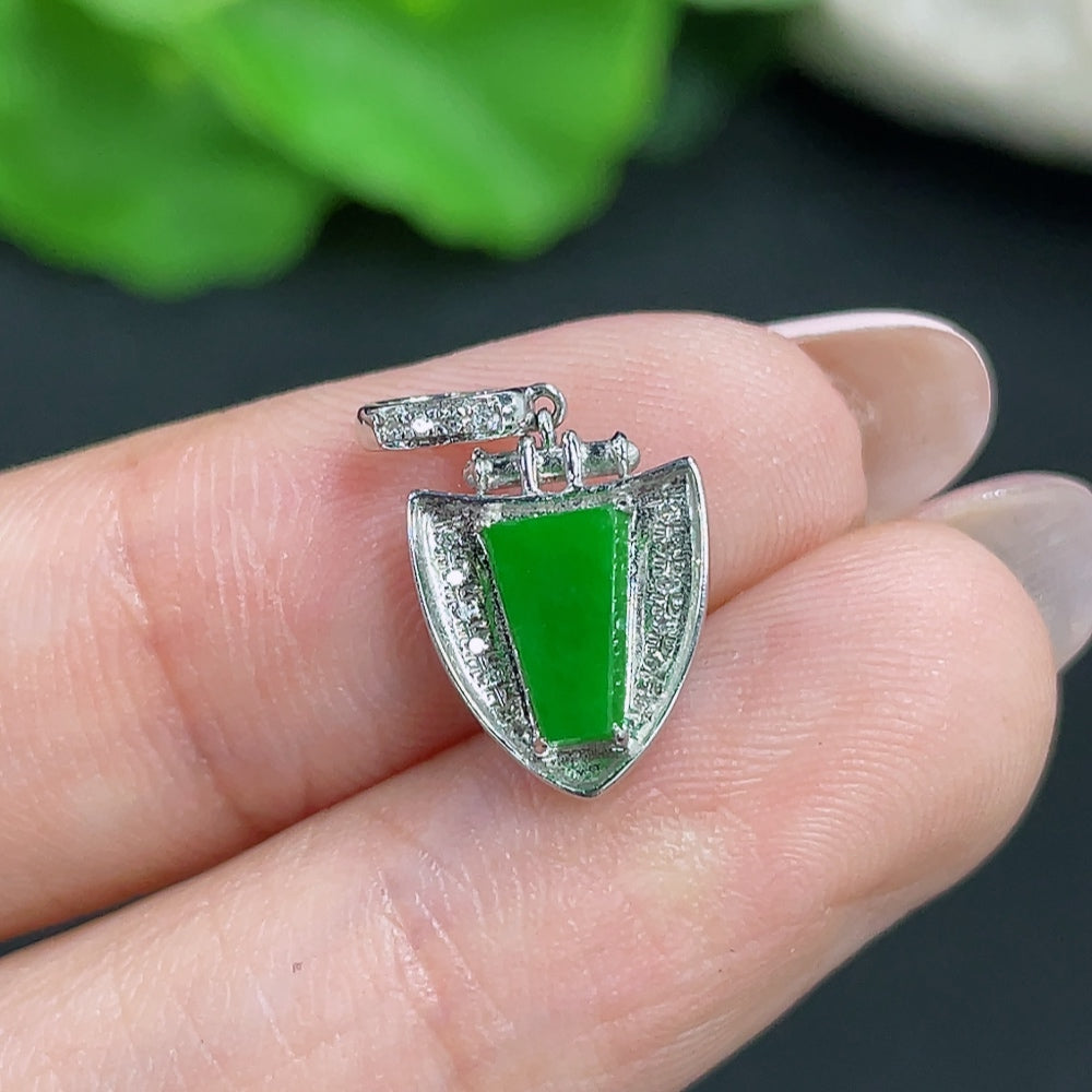 Jadeite inlaid pendant 18k non-diamond too small to determine total product weight approx. 1.18g