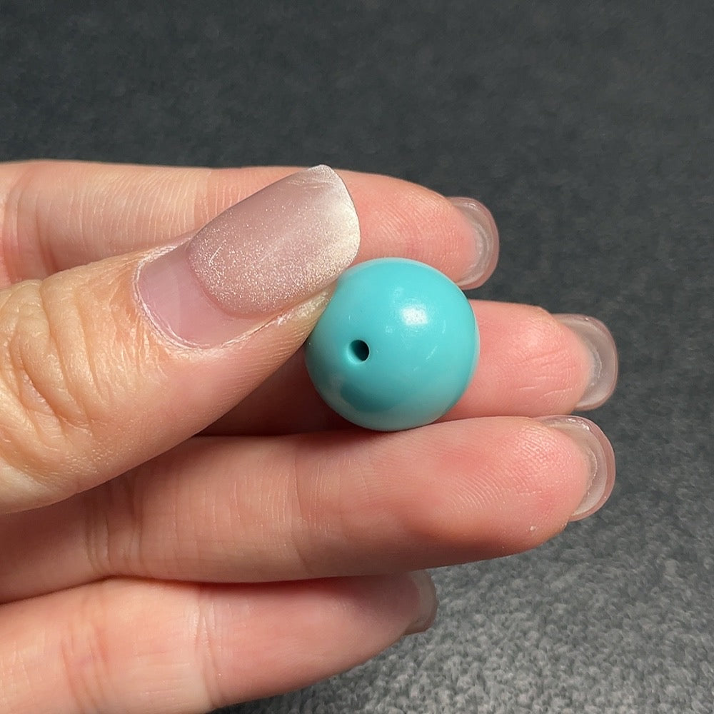HUILIU HQ turquoise gemstone pendant, 15.5mm, approx. 4.2g, showcasing vibrant blue-green color and polished surface.