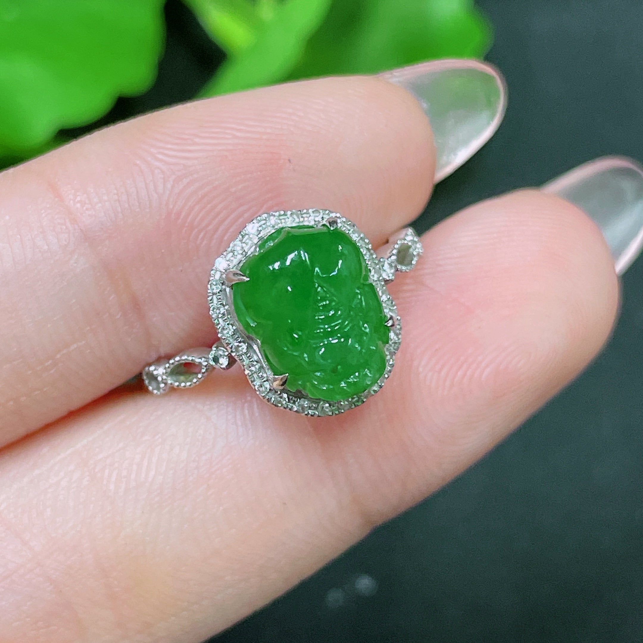 Jadeite Pixiu inlaid ring 18K gold size 13 total weight approx. 2.2g (with diamond accents)