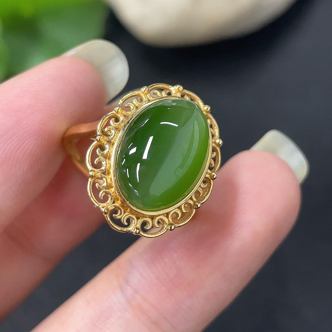 Hetian Jade Jasper inlaid ring with 68% gold, HKHQ 18k gold, size 13, weighing 3.5g, featuring a red-marked jade design.