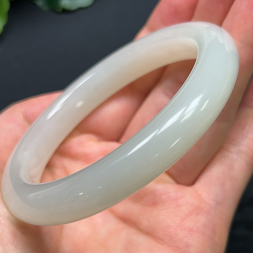 HKHQ Hetian Jade round bracelet, 58.9mm size, approximately 54.15g, showcasing smooth jade beads on a delicate jewelry piece.