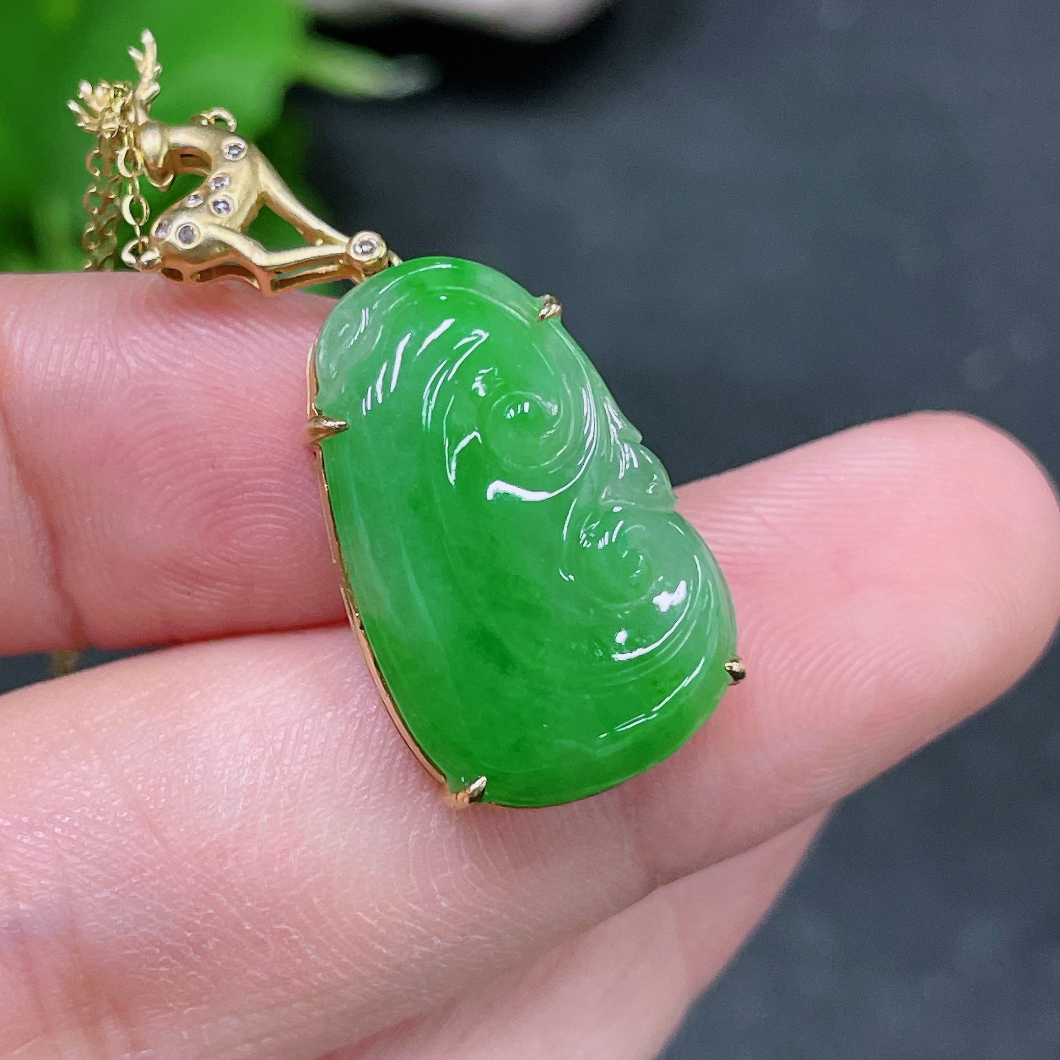 Jadeite Inlaid with 18K Gold and Diamonds, Total Weight Including Chain Approx. 4.81g