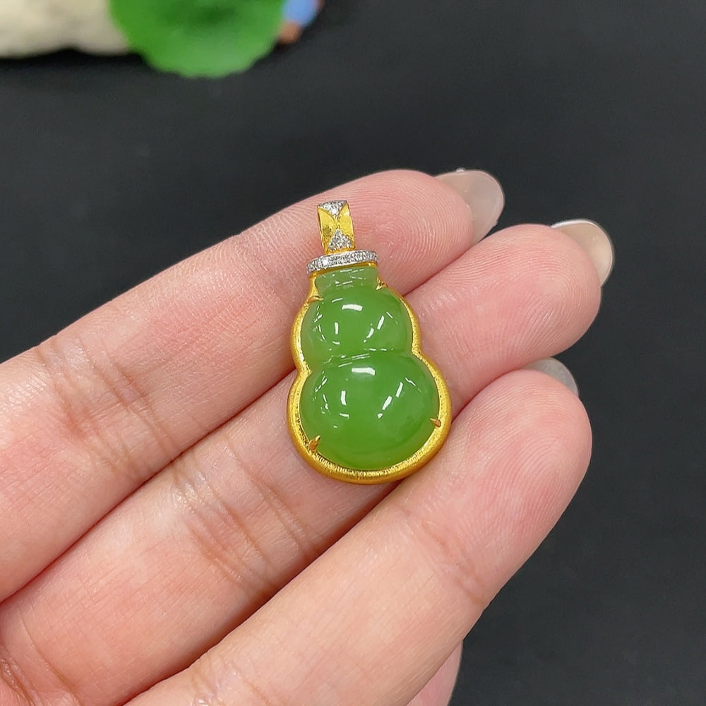 Hetian Jade Jasper Inlaid Pendant Gourd Total Weight Approx. 3.5g 18k with Diamond Accents
