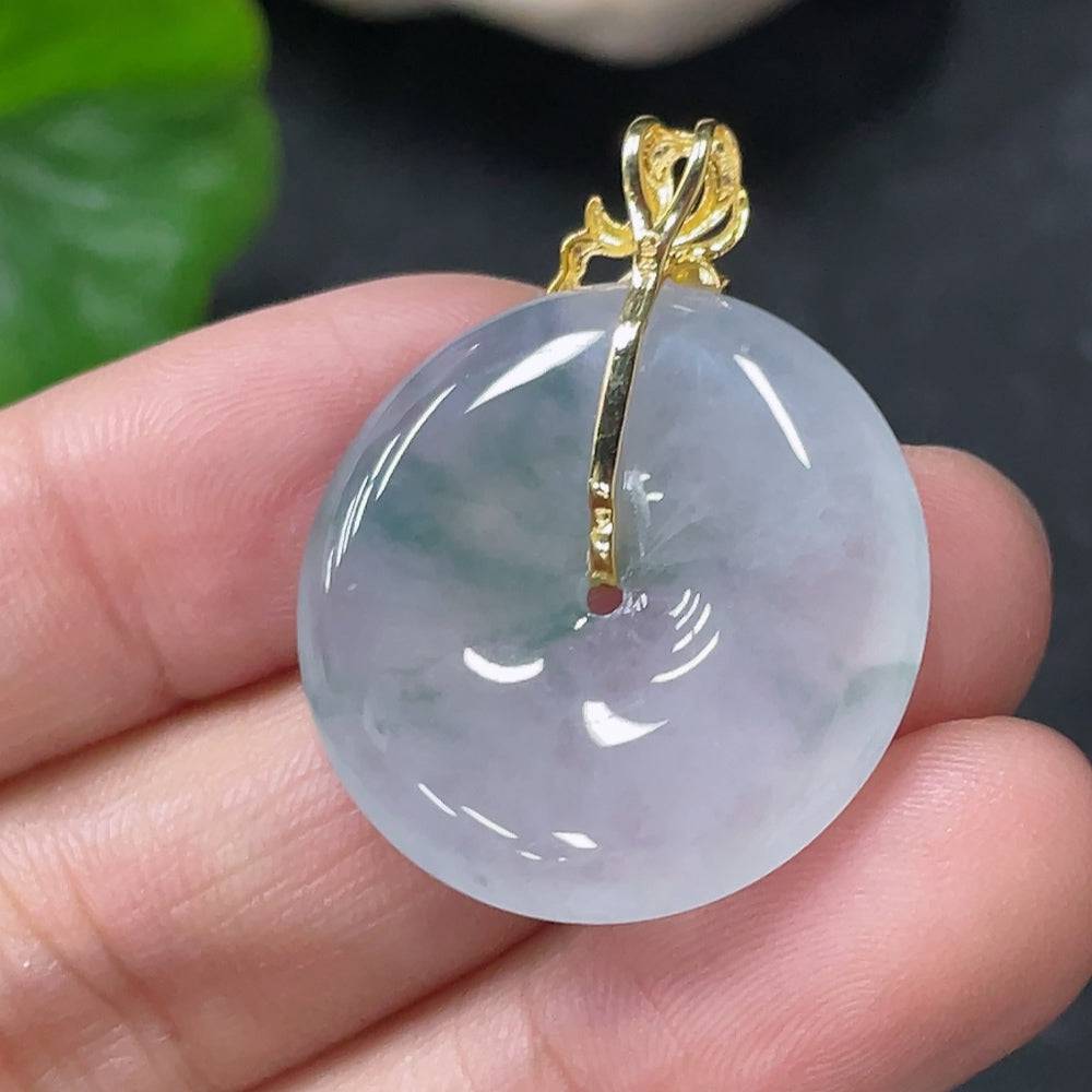 Jadeite Peace Knot pendant with 18k gold clasp, weighing approx. 5.22g, featuring smooth green jade without diamonds.
