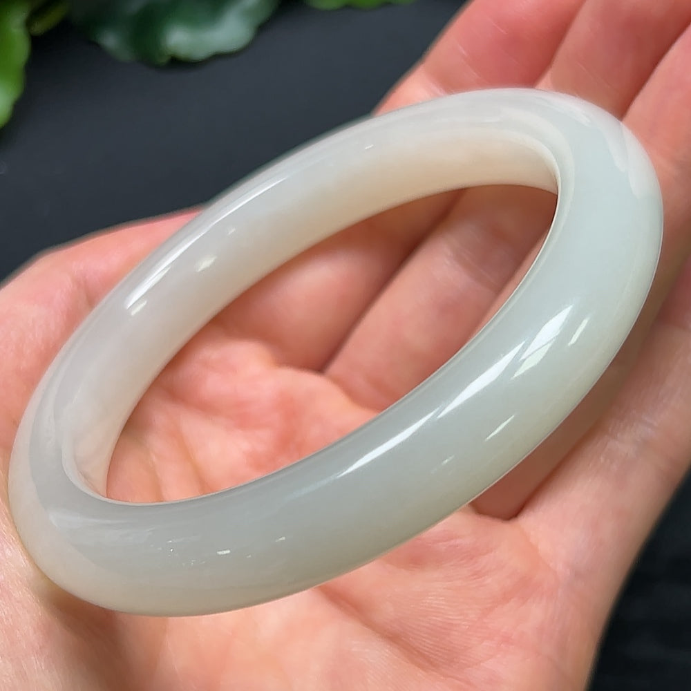 HKHQ Hetian Jade round bracelet, 58.9mm size, approx. 54.15g, showcasing smooth, polished jade beads.