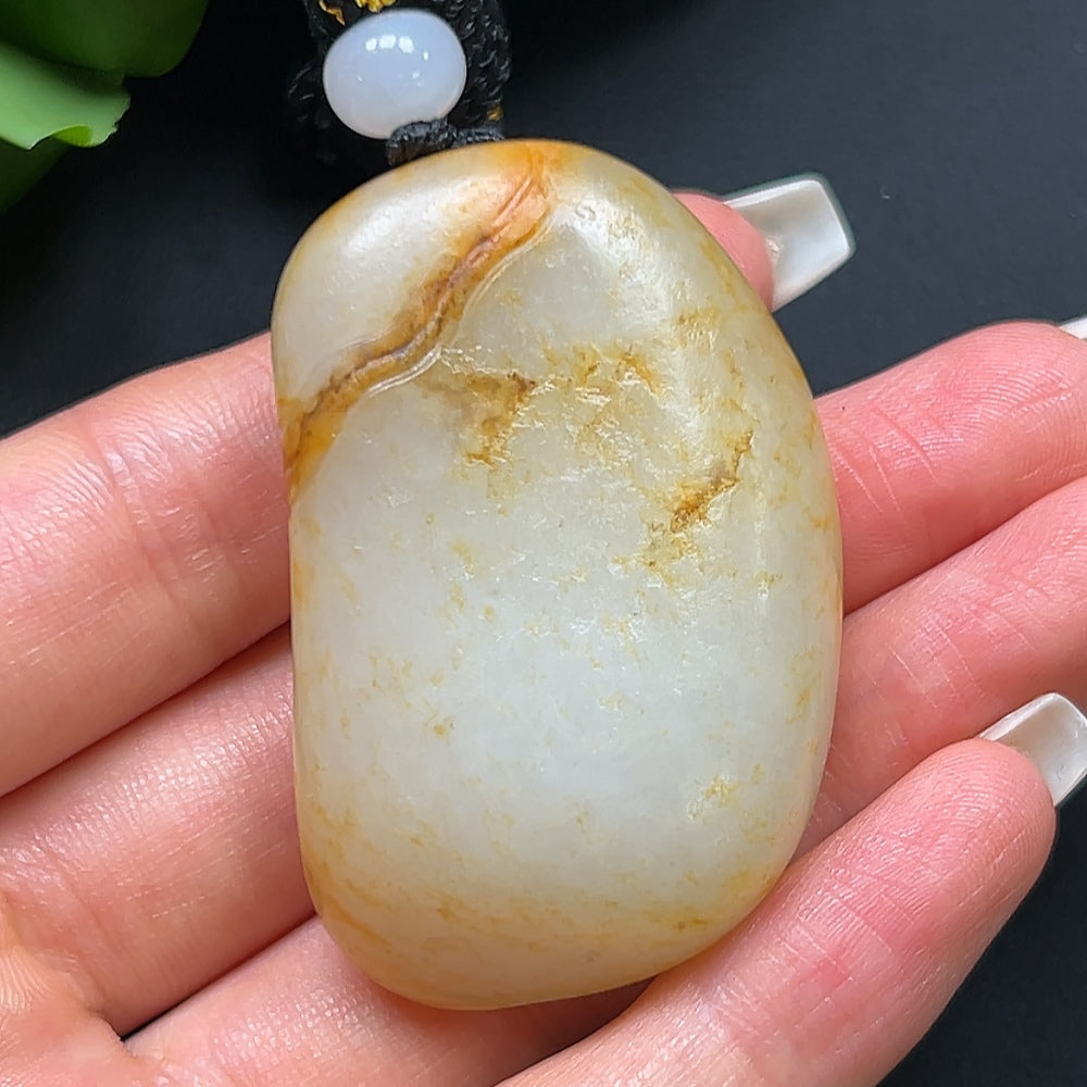 Hetian Jade Guanyin Pendant, color origin undetermined, including rope