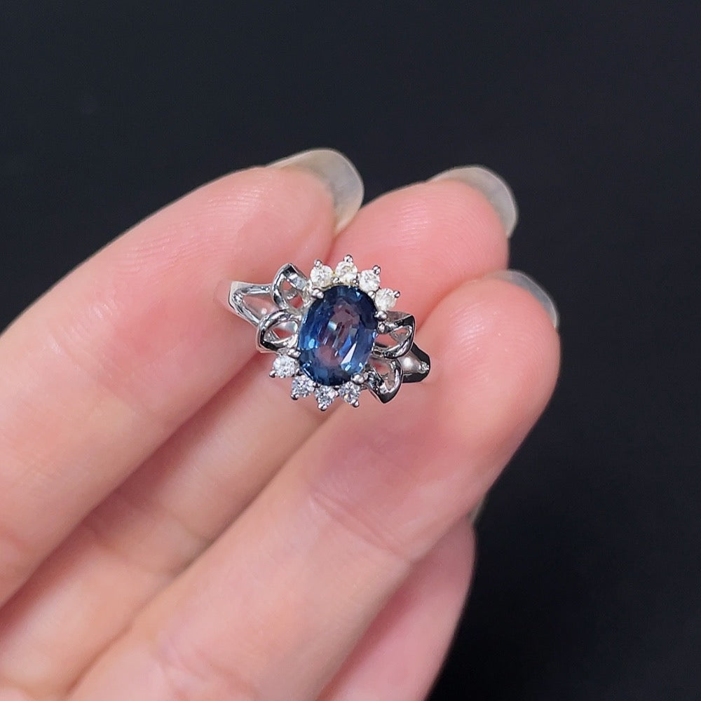 18k gold sapphire inlaid ring with size 14, featuring a detailed design and a total weight of approximately 2.24 grams.