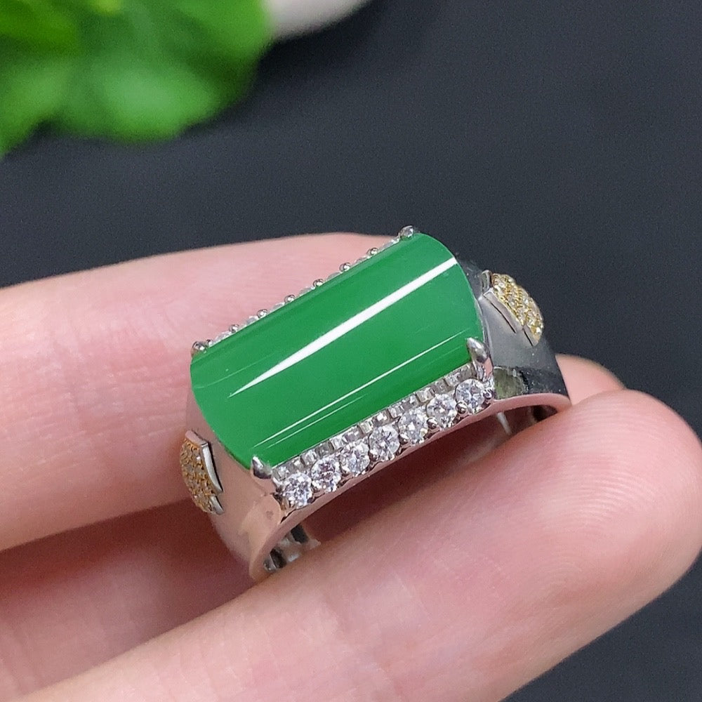Jadeite Cabochon Ring 18k Gold Total Weight Approx. 8.6g Size 21 with Diamond Accents