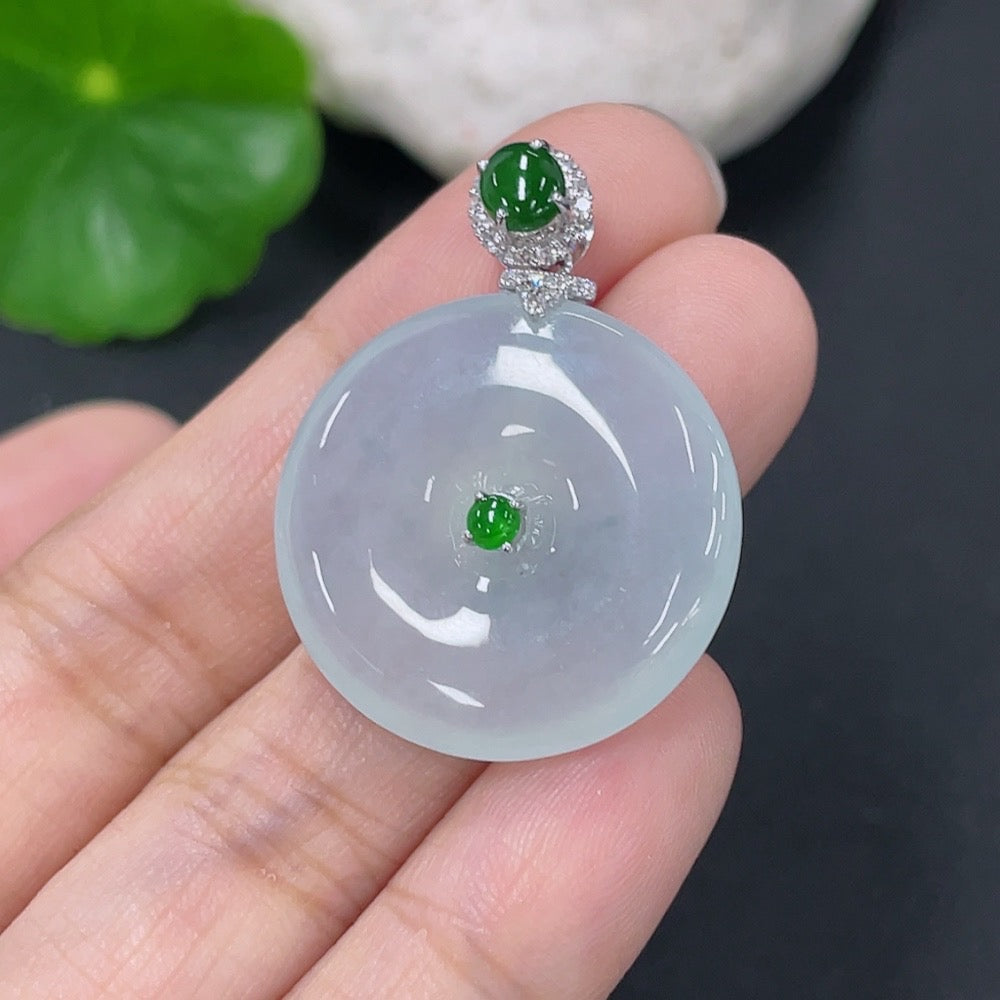 Jadeite Pendant Peace Knot with 18K Gold and Diamond Accents, Total Weight Approximately 6.3g