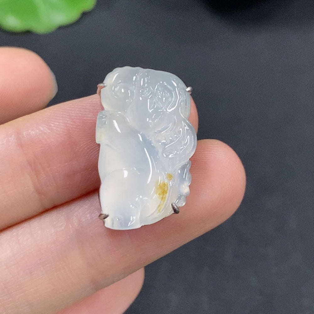 Jadeite elephant pendant with inlaid design, non-gold, weighing approximately 3.28g, from HKHQ.