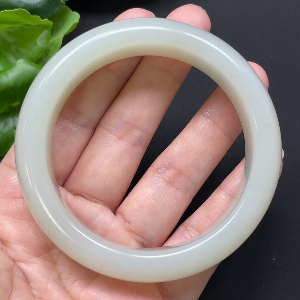 Hetian Jade Round Bracelet, Color Origin Undetermined