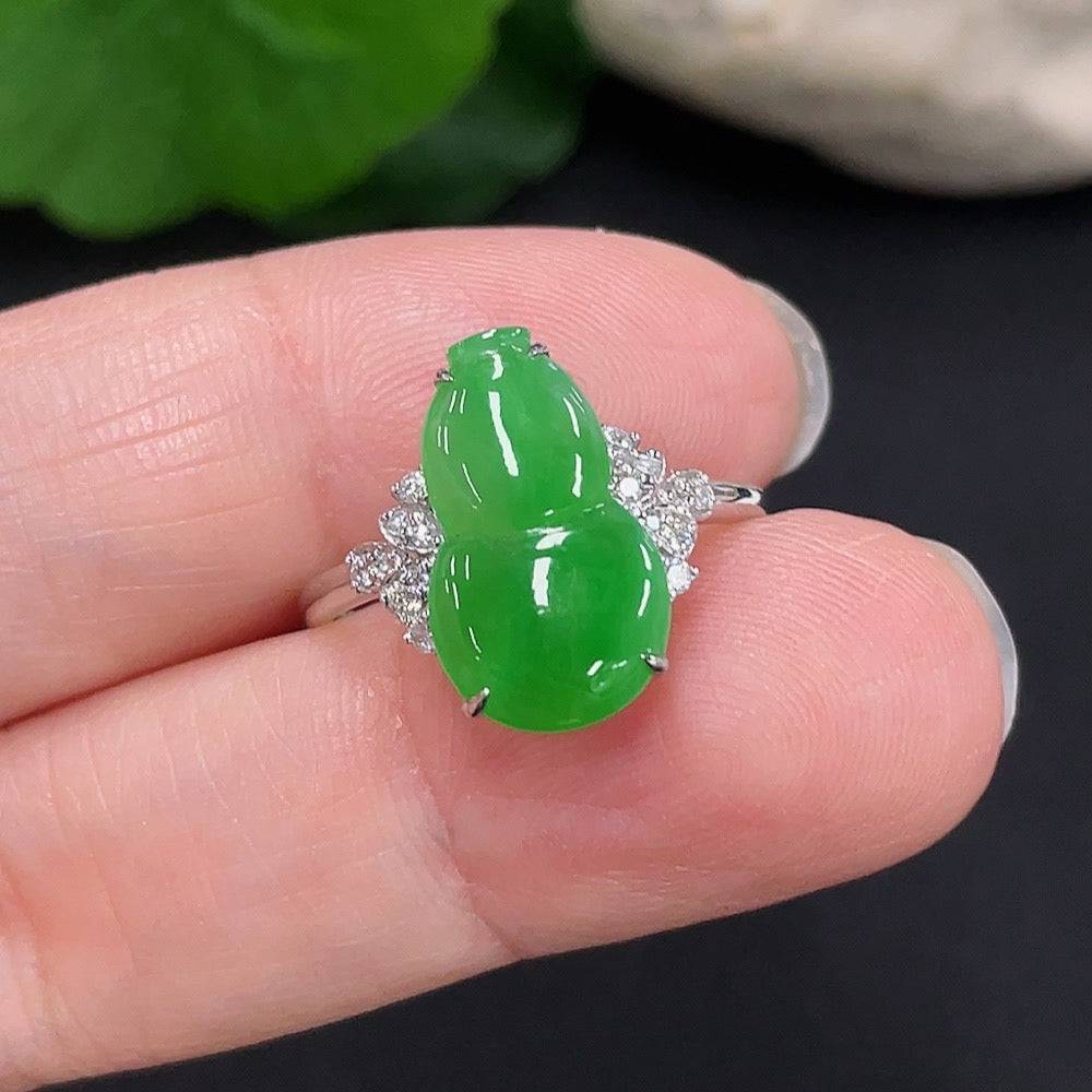 Jadeite gourd pendant with 18K gold inlay and diamond accents, crafted by HUILIU HQ, featuring a polished jade surface and detailed design