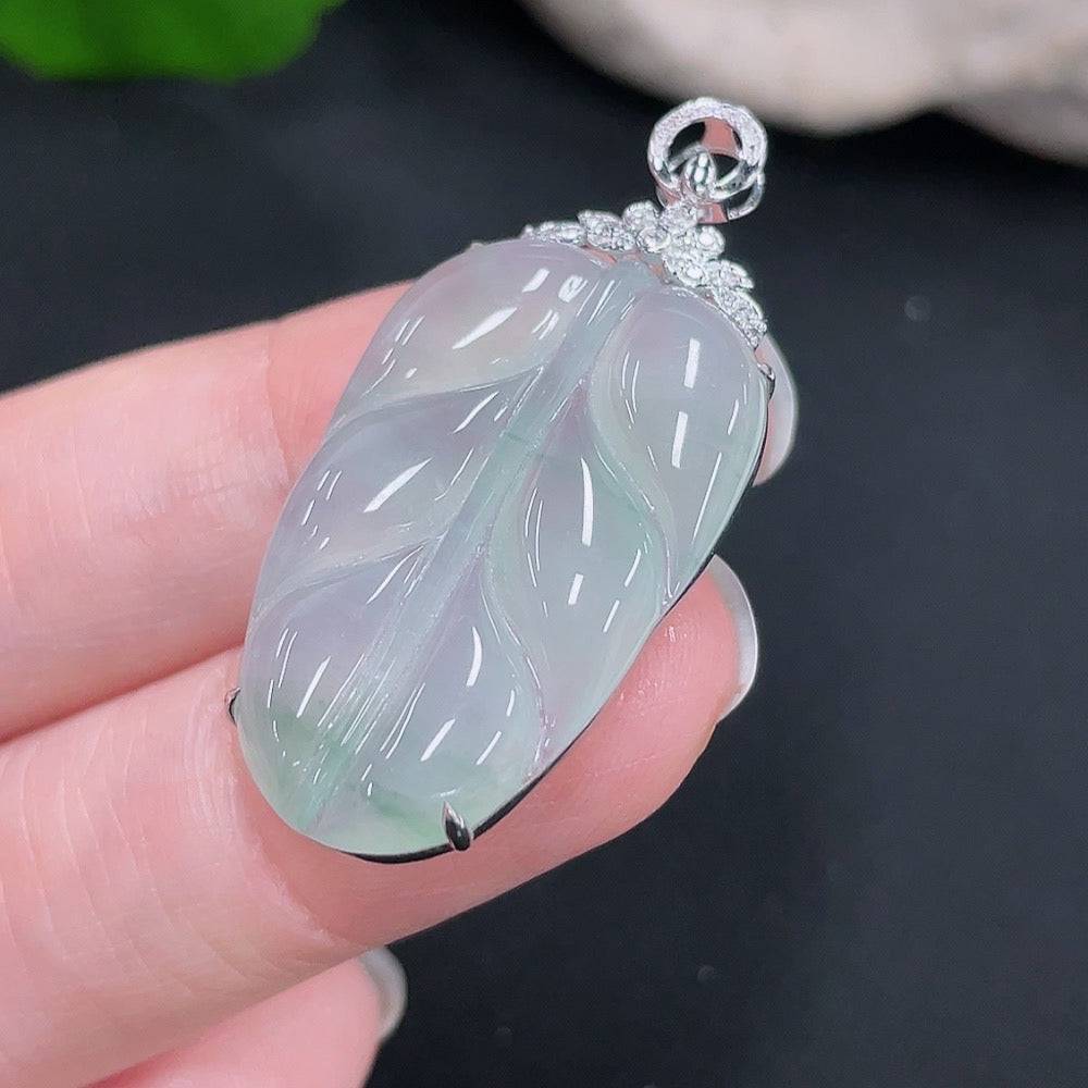 HUILIU HQ jadeite pendant in leaf shape with diamond accents, 18k gold setting, and a total weight of 4.34 grams.