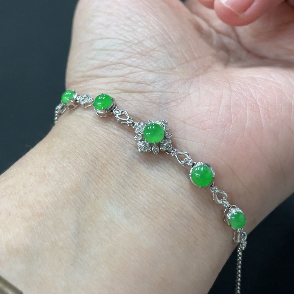 Jadeite Cabochon Inlaid Bracelet with 18K Gold and Diamonds, Total Weight Approx. 2.85g