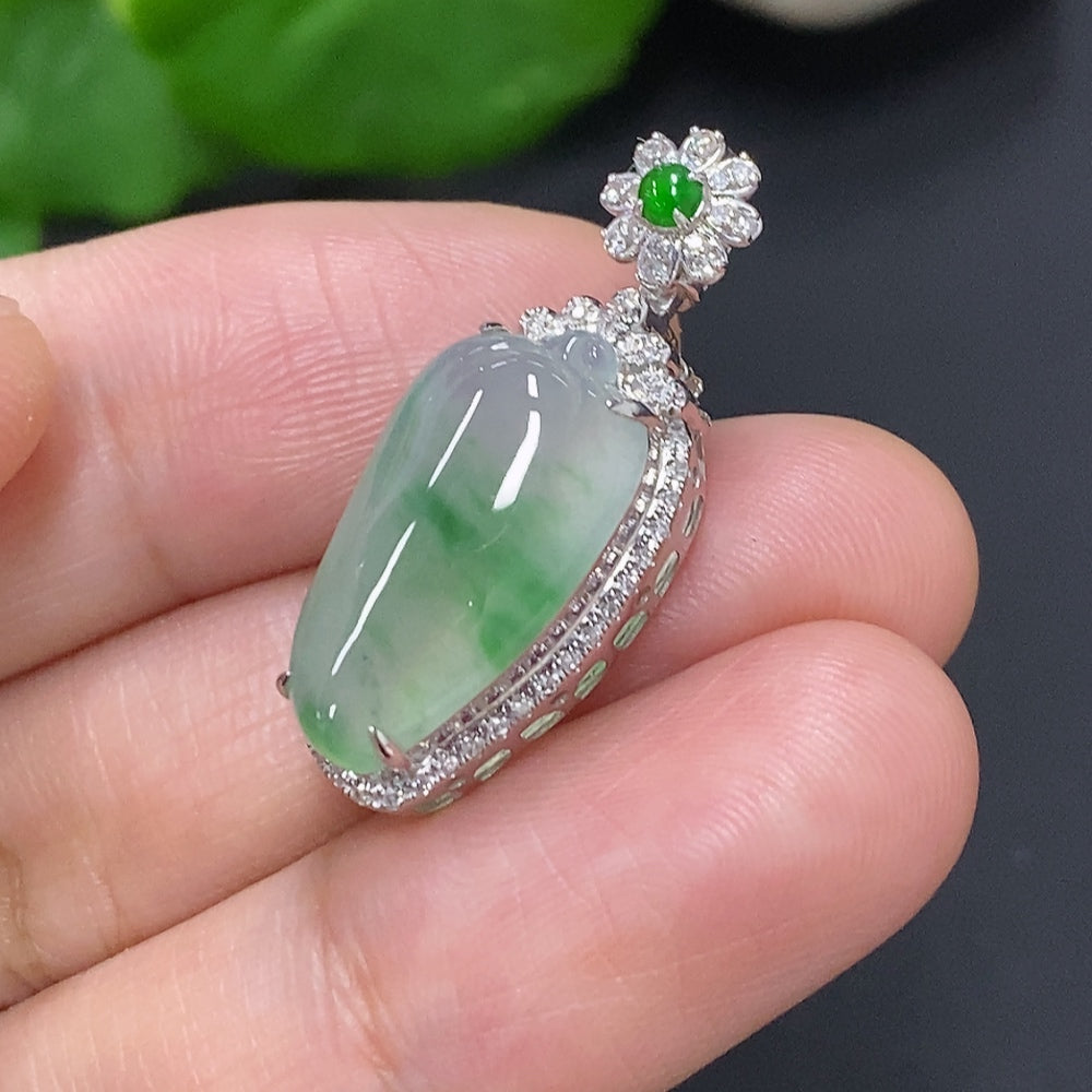 Jadeite Pendant with 18K Gold Setting, Total Weight Approx. 3g (Accented with Diamonds)