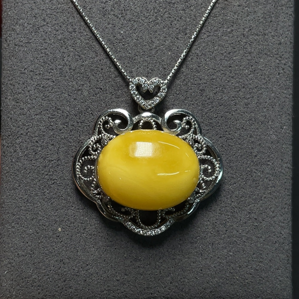 Amber Beeswax Pendant with 18K Gold Chain (Pendant Not Gold, Total Weight Including Chain Approx. 7g)