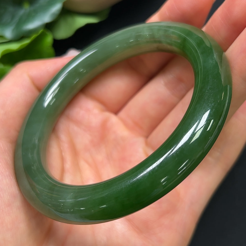 HKHQ Hetian Jade round bangle, size 55.4, weighs 56.99g, showcasing smooth polished craftsmanship and natural jade color.