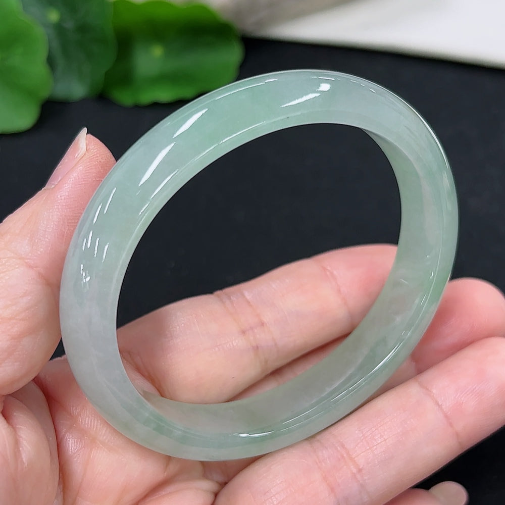 HKHQ jadeite concubine bracelet with 56.2/48.4 size, weighing approximately 41.1g, featuring smooth, polished jadeite stones.