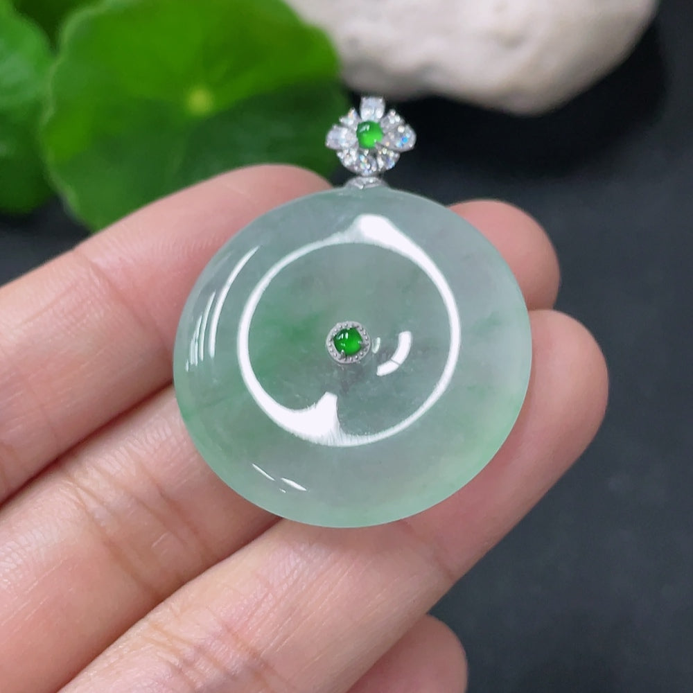 Jadeite Peace Knot Pendant, Total Weight Approx. 8.5g, 18K Gold Clasp, Non-Diamond
