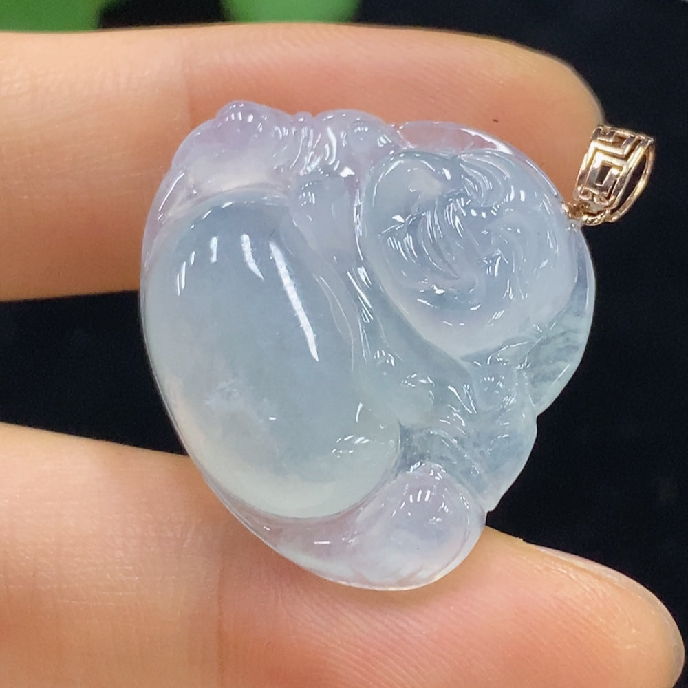 Jadeite pendant featuring a Buddha design with an 18K clasp, weighing approximately 6.9g, crafted by HUILIU HQ.