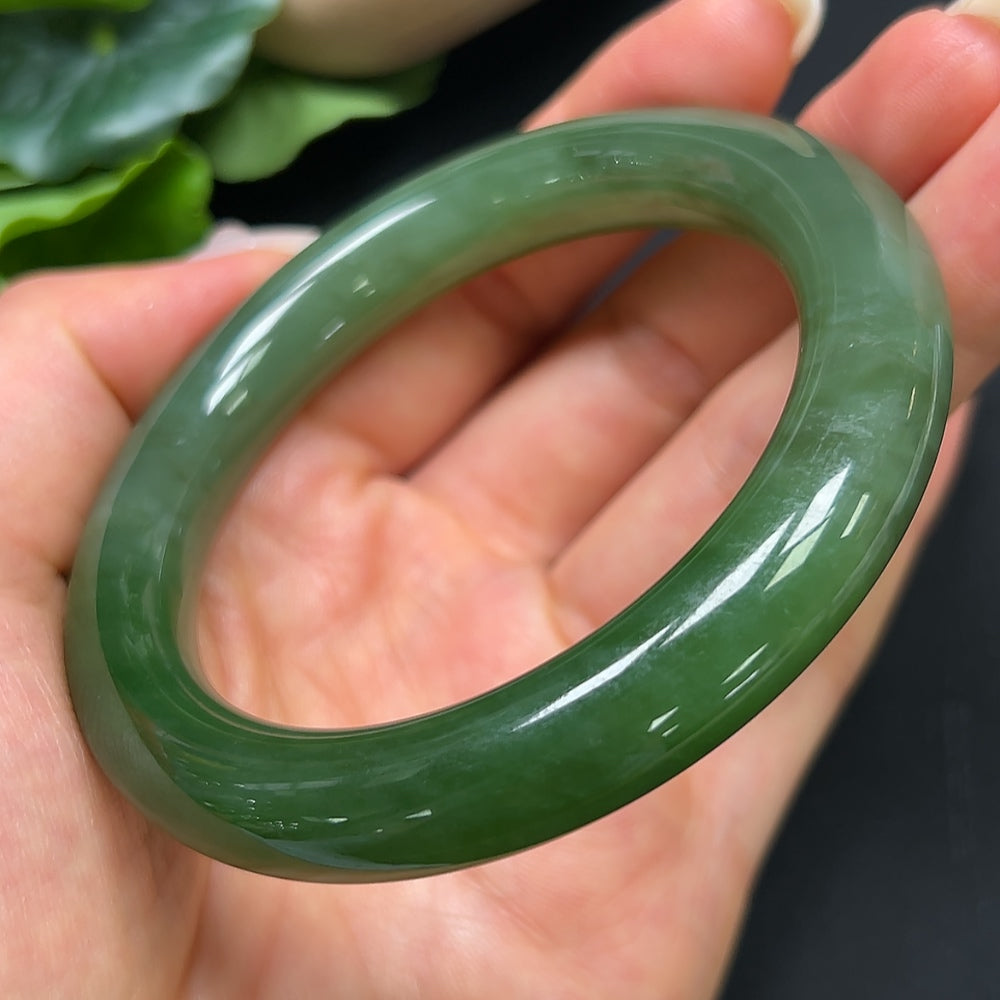 HKHQ Hetian Jade round bangle bracelet, size 55.4, weighing 56.99g, with a smooth polished surface.