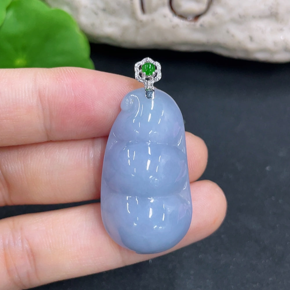 Jadeite Lucky Bean Pendant 18k