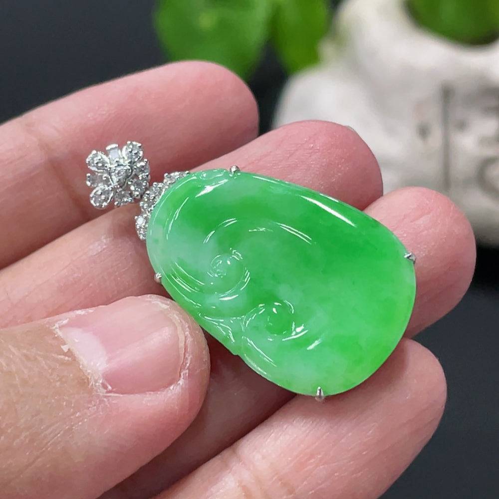 Jadeite Ruyi pendant with 18K gold and diamond accents, crafted by HUILIU HQ, showcasing intricate inlay and elegant design.