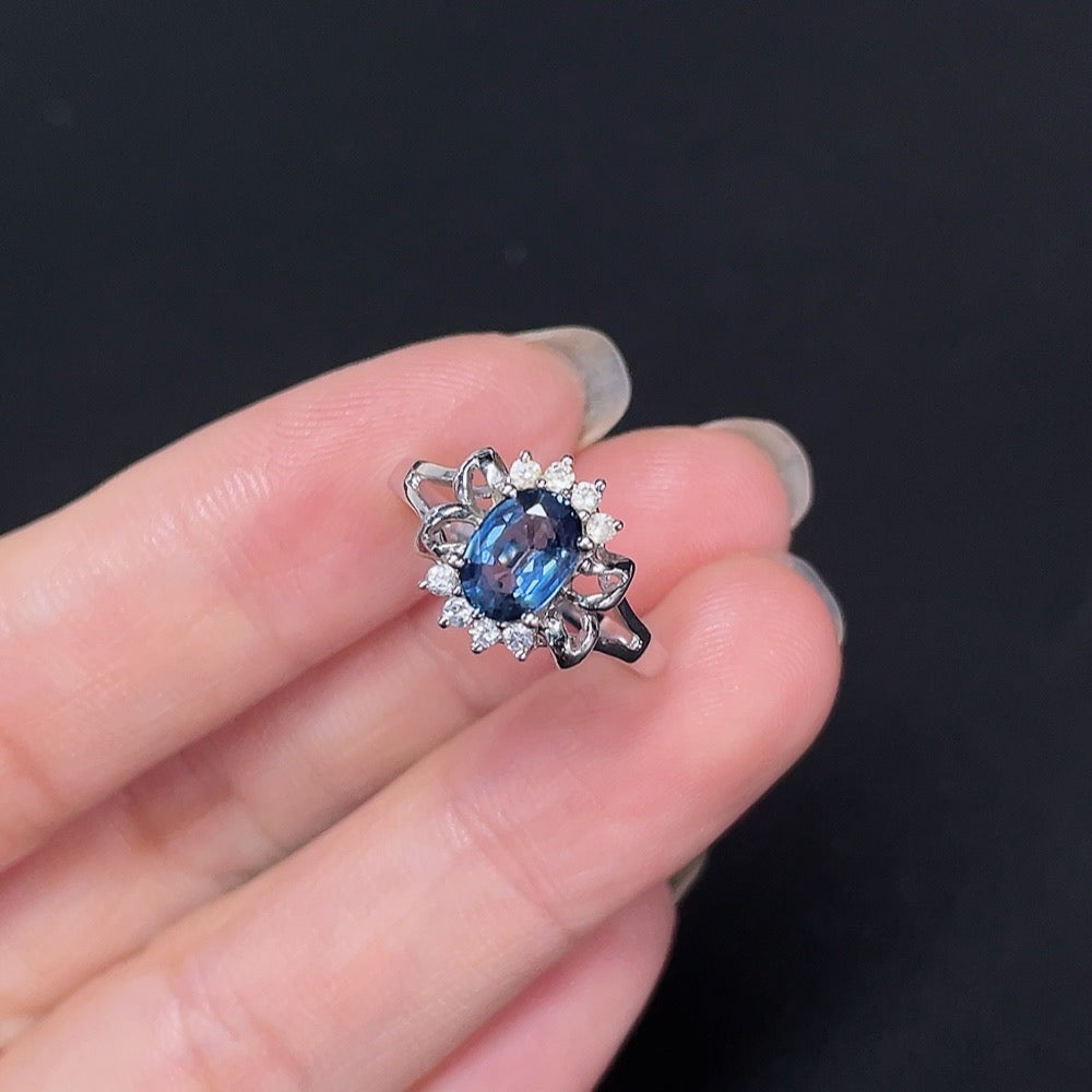 HKHQ sapphire inlaid ring in 18k gold, size 14, with a polished finish and intricate gemstone detailing.