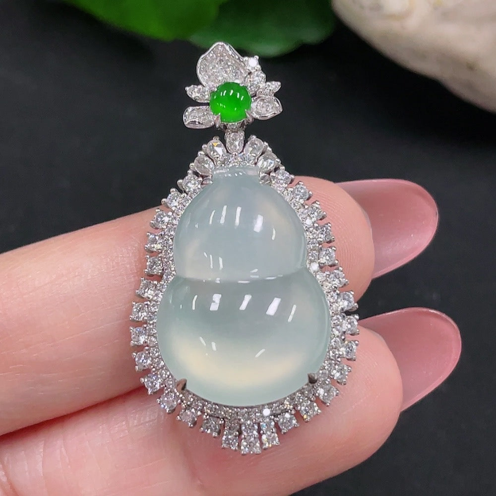 Jadeite Gourd Inlaid Pendant 18K Gold Total Weight Approx. 8.2g (With Diamond Accents)