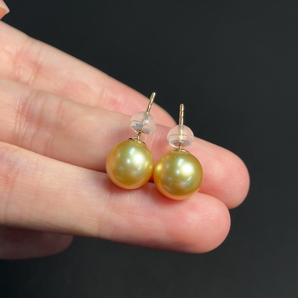 Seawater Pearl Earrings Set in 18K Gold, Approximately 9.3mm, Total Weight About 2.86g, Color Origin Undetermined