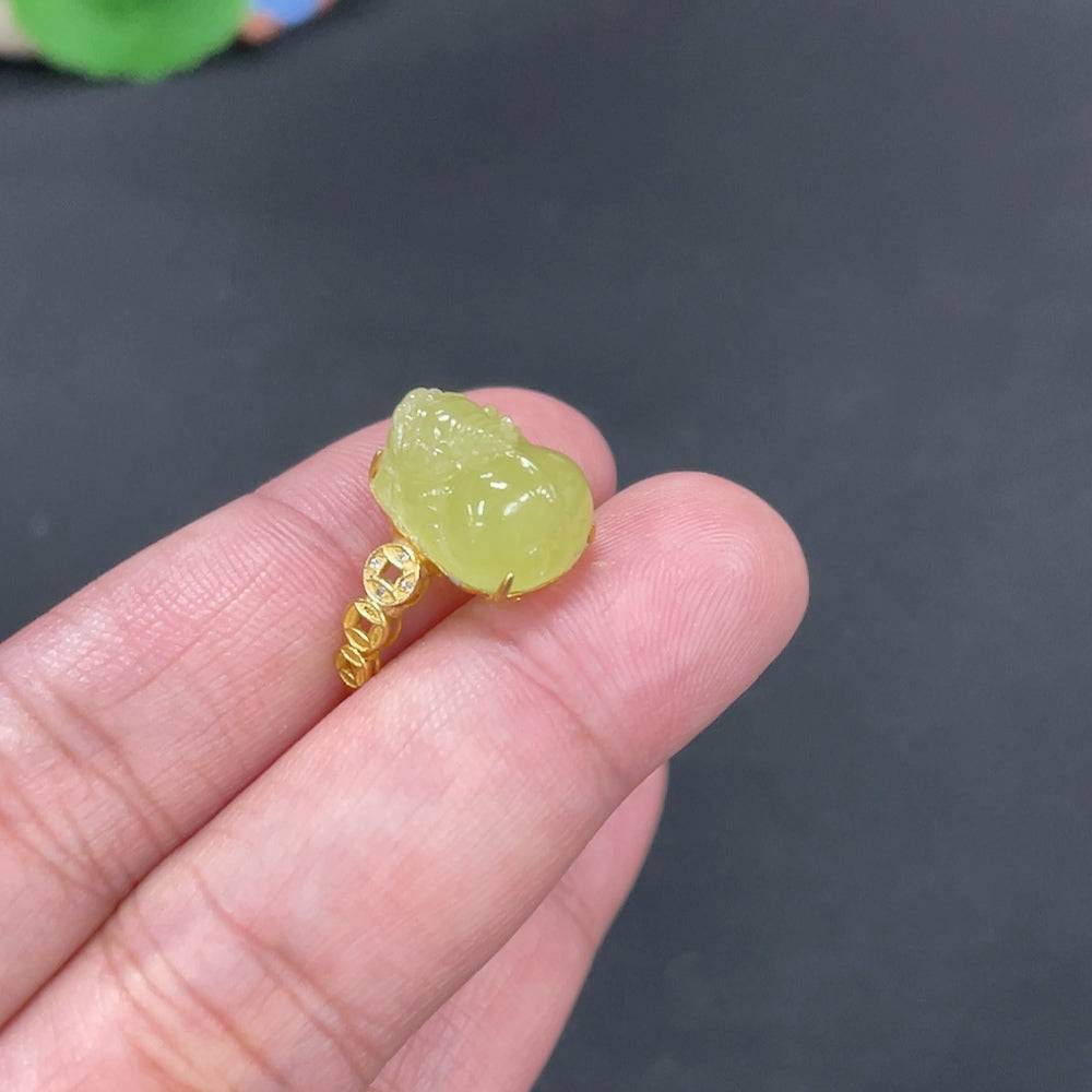 Hetian jade inlaid ring featuring a Pixiu design, size 13, 18k non-diamond, crafted by HUILIU HQ with approximate 2.7g weight.
