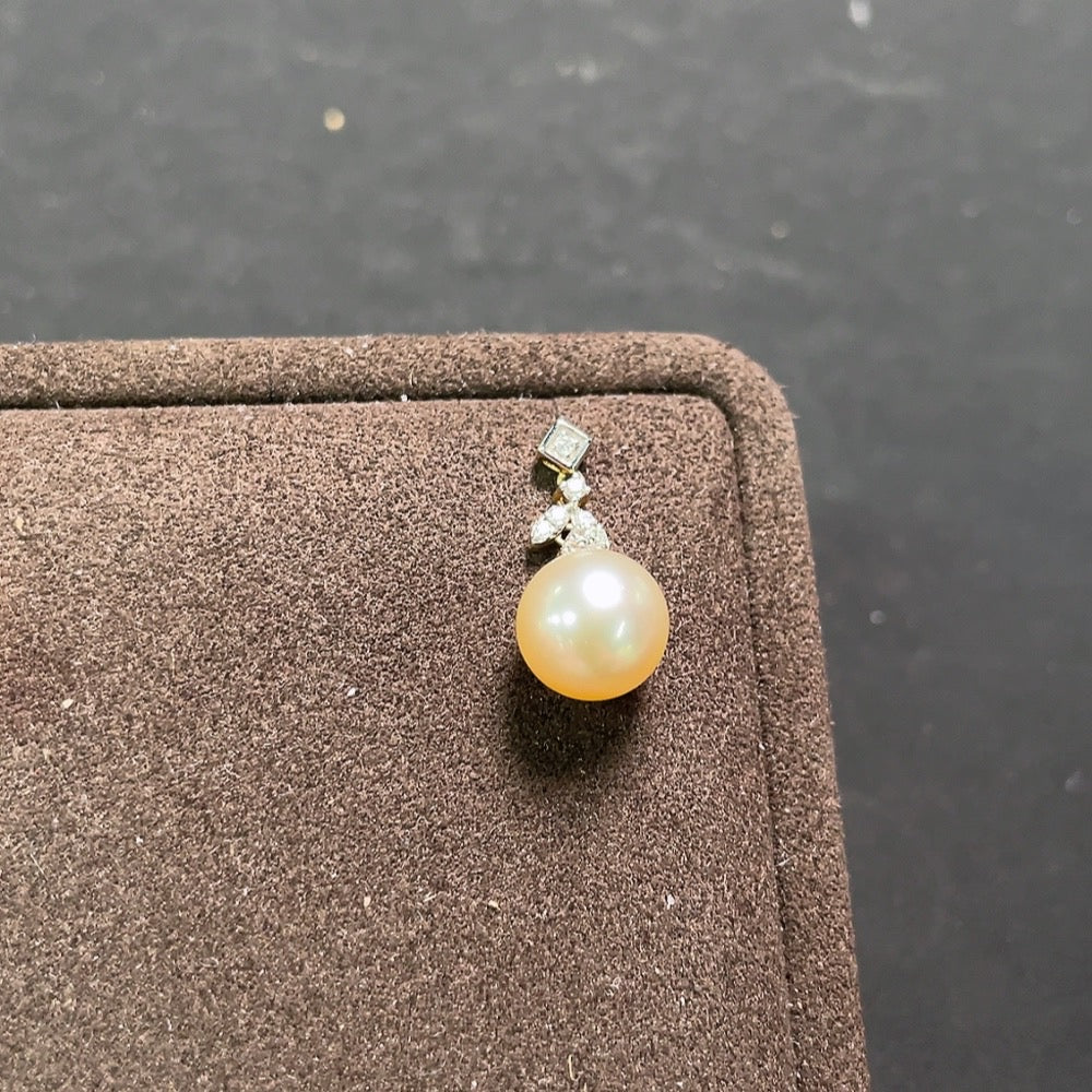 Seawater pearl earrings with diamond accents, 18k gold, total weight approximately 3.33g, size about 9mm
