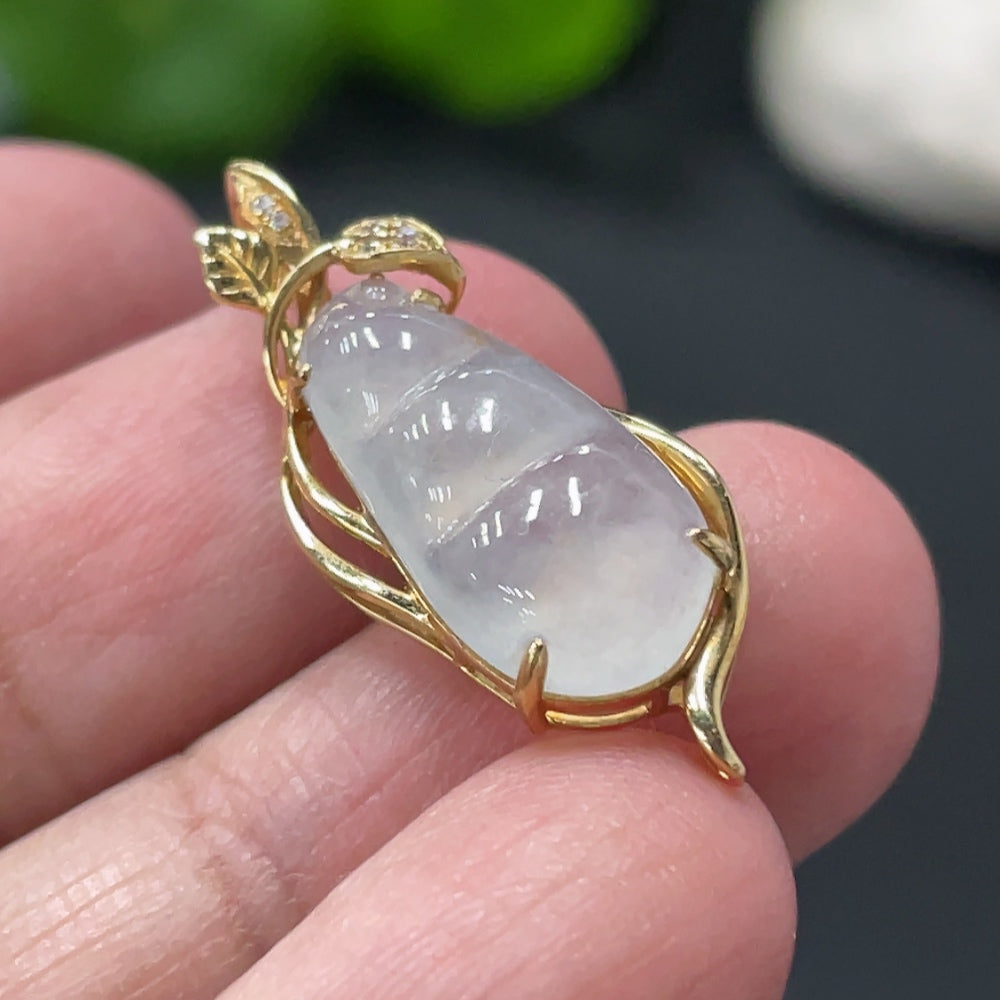 Jadeite Lucky Bean Pendant with 18K Gold Setting, Total Weight Approx. 1.8g