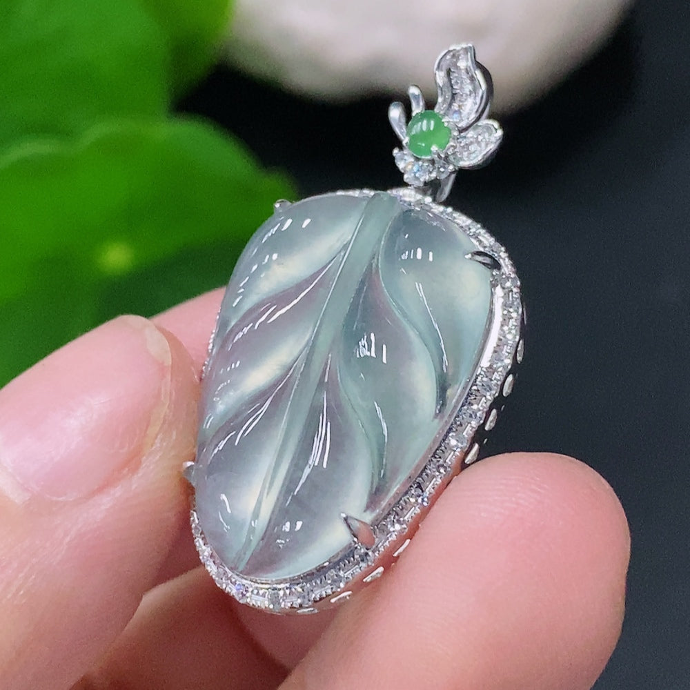 Jadeite Leaf Pendant with 18K Gold and Diamond Accent, Total Weight Approx. 3.39g