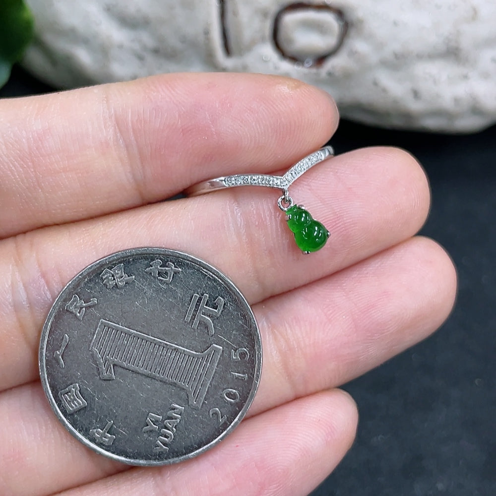 Jadeite Gourd Inlaid Ring 18k With Diamond