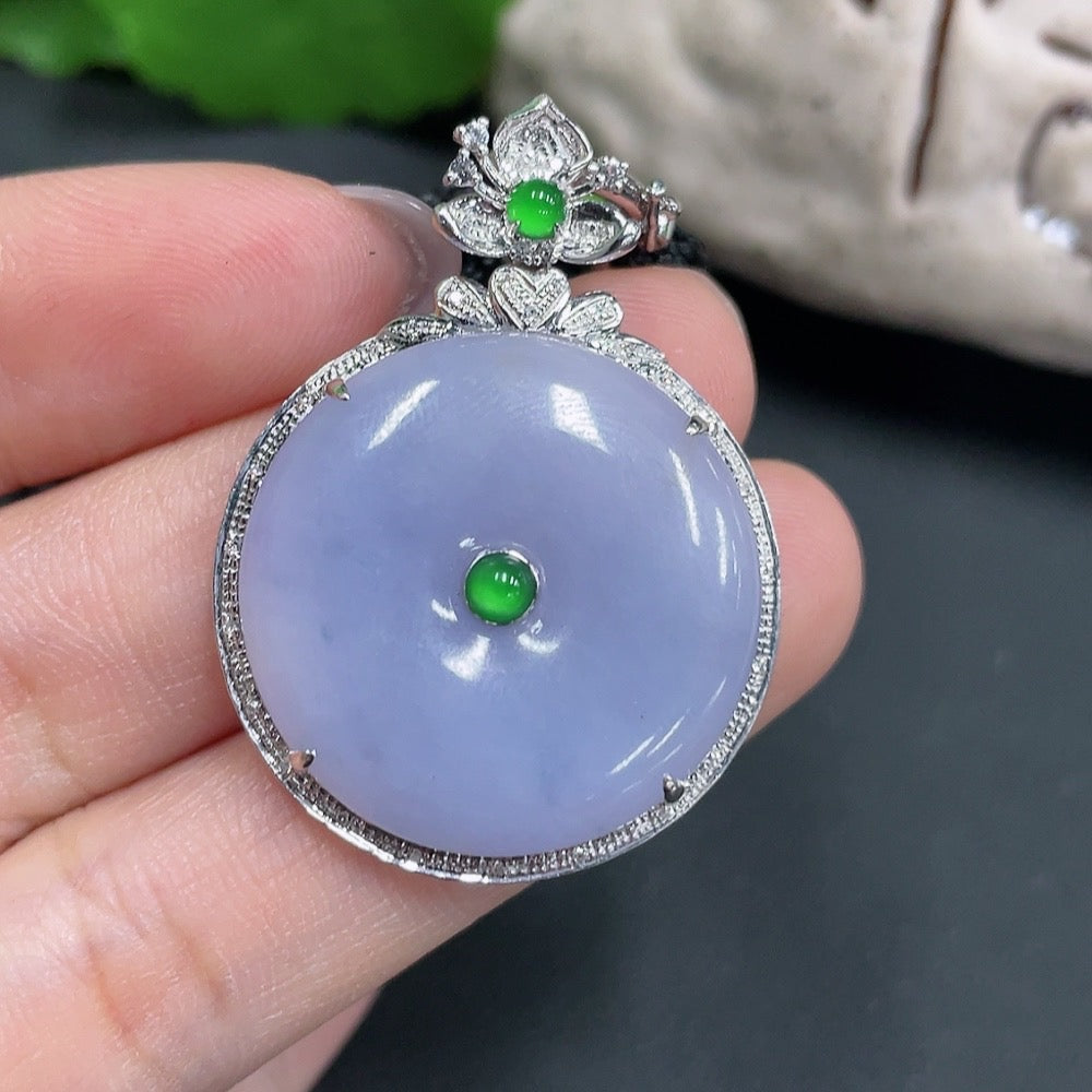 Jadeite Inlaid Peace Pendant with 18K Main Body and Non-Gold Cord, Total Weight Approximately 11.82g