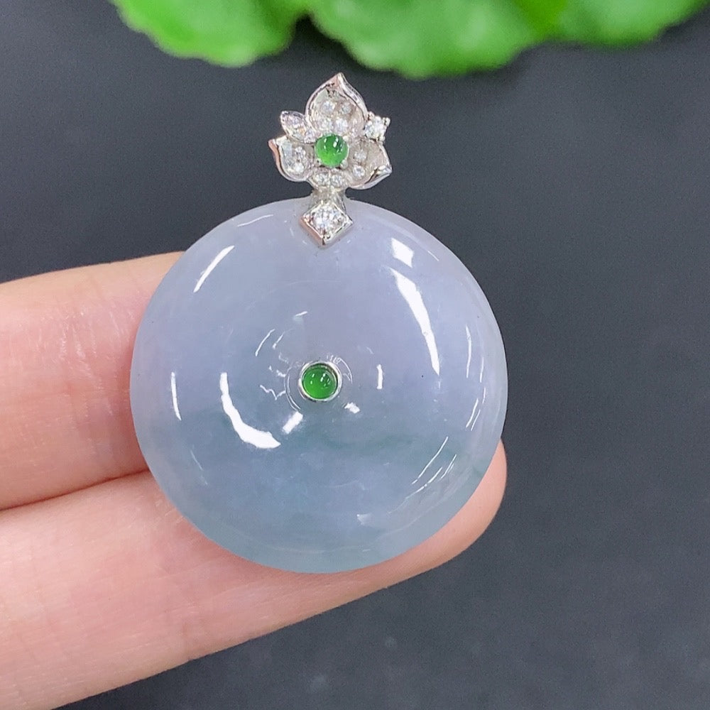 Jadeite Peace Knot with 18K Gold Clasp, Non-Diamond