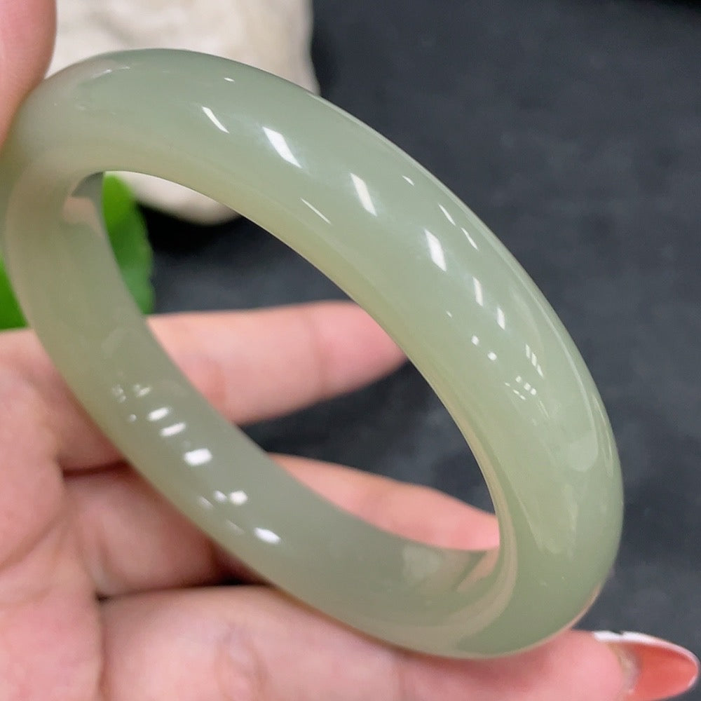 HUILIU HQ Hetian Jade round bracelet with size 58.2, weighing approximately 65.6g, showcasing smooth, polished jade beads.